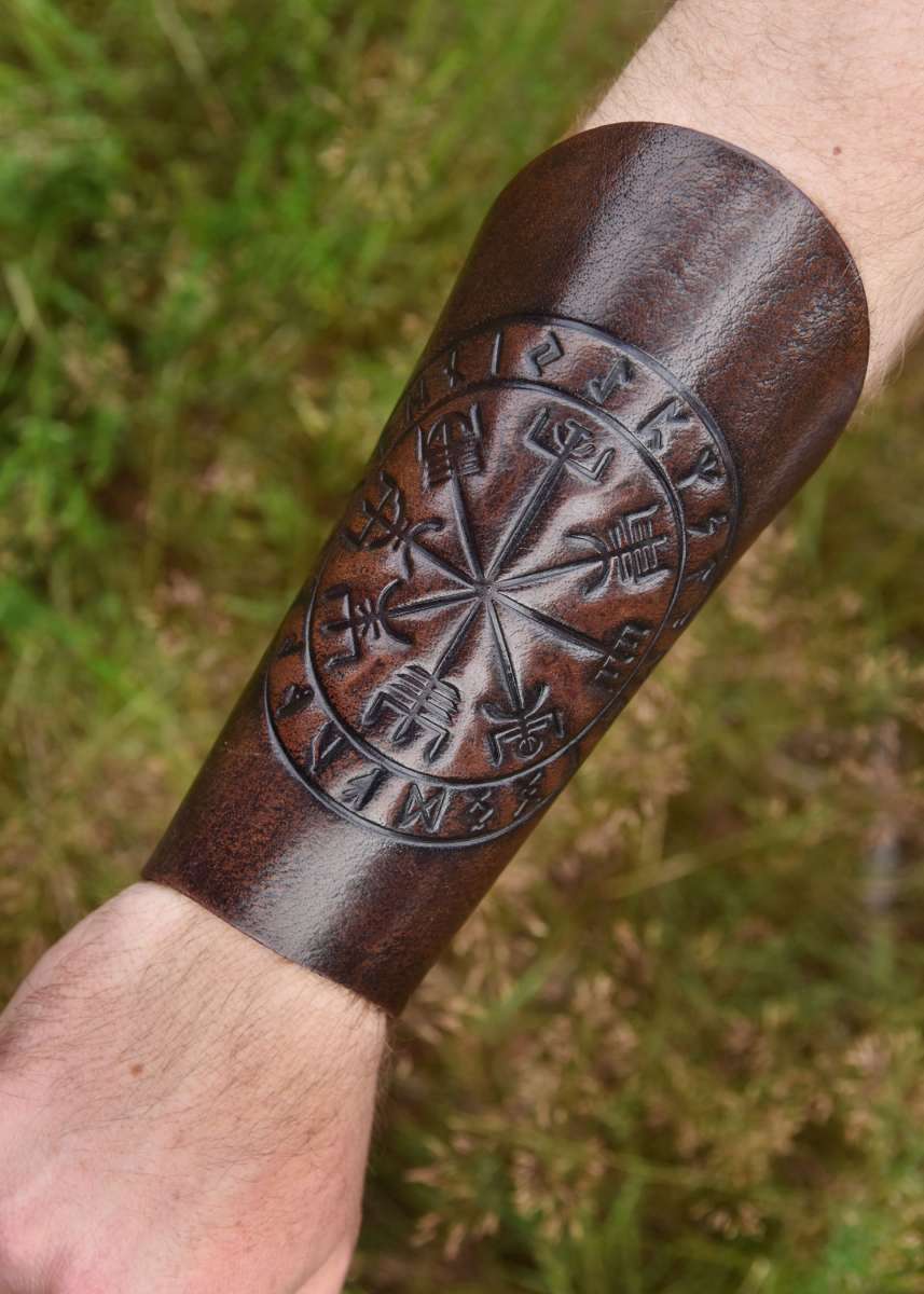 Protège-bras Viking en cuir Vegvísir marron – Manchette nordique de bras embossée
