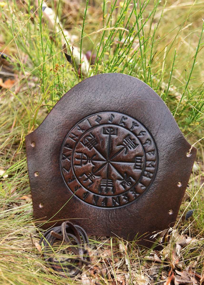 Protège-bras Viking en cuir Vegvísir marron – Manchette nordique de bras embossée
